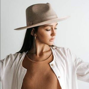 NWT Gigi Pip Hat Monroe Oatmeal M/L ✨